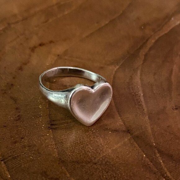 RETIRED James Avery Heart Ring, Size 6, Sterling Silver - Picture 1 of 3